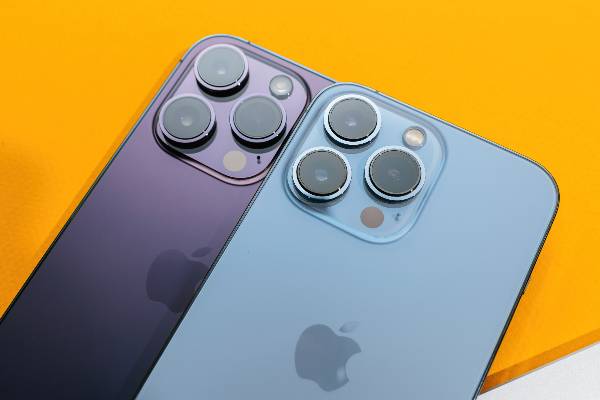 nouveau coloris d 'IPhone vu de dos 